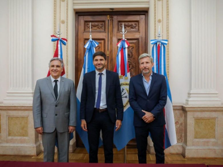 Llaryora, junto a Pullaro y Frigerio le exigió a Milei "la urgente baja de las retenciones"