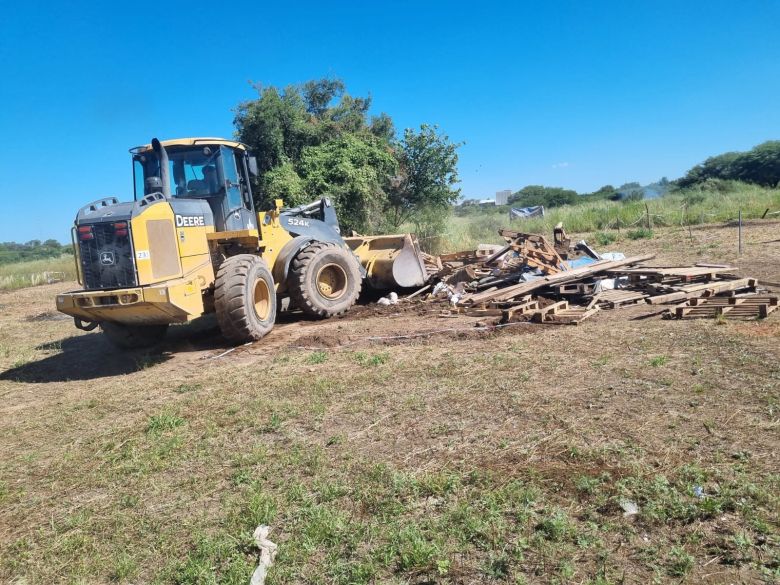 Desalojan terrenos ocupados ilegalmente en barrio Los Olmos