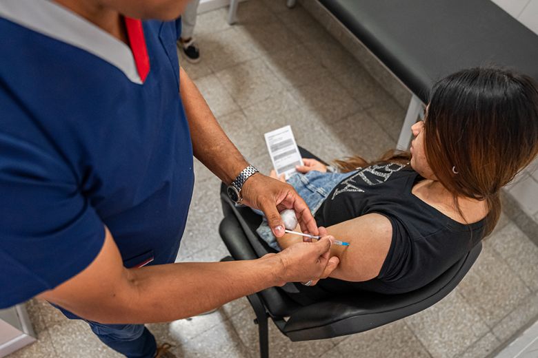 Apross otorga un 30% de descuento en la vacuna contra el dengue: cómo acceder