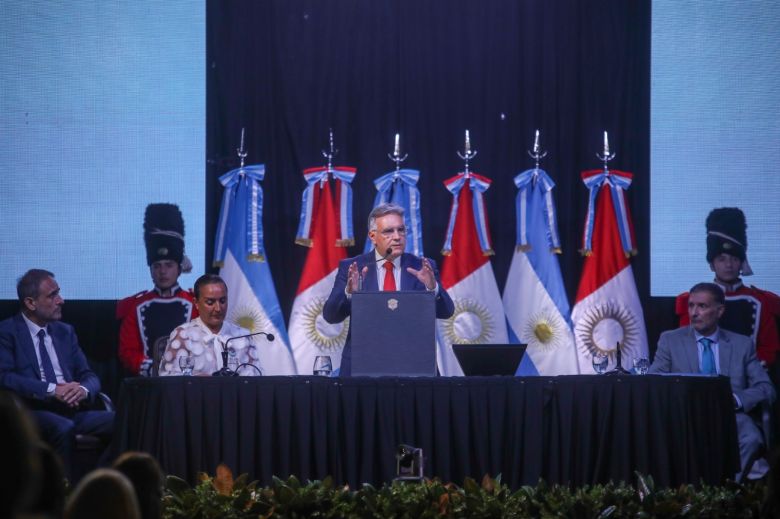 Con fuertes críticas al gobierno nacional, Llaryora inauguró el período legislativo