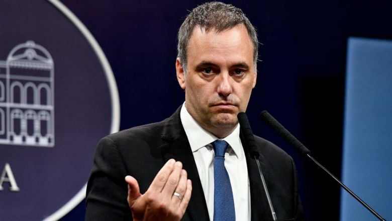 El Gobierno prohíbe los tratamientos de cambio de género en niños y adolescentes