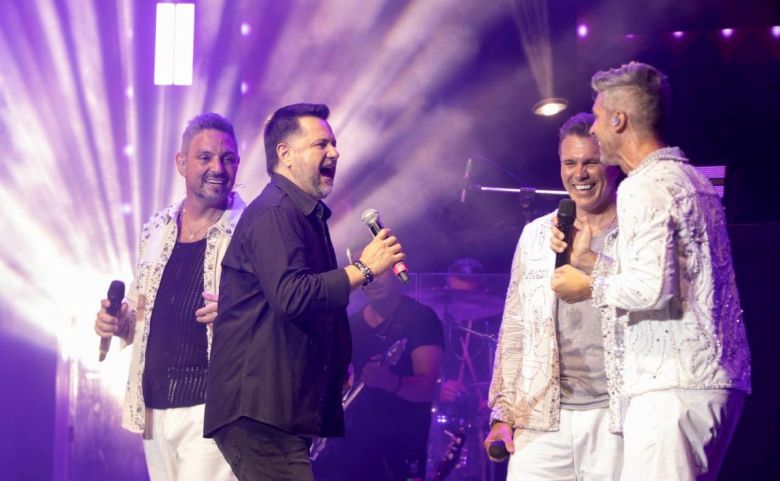 Una tercera noche del Festival de Peñas con emoción y sorpresas