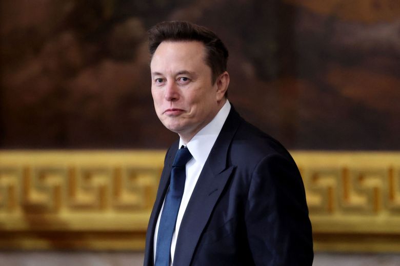 El grupo liderado por Musk hace una oferta para controlar OpenAI