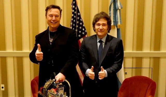 Javier Milei se encontró con Elon Musk y le regaló una motosierra