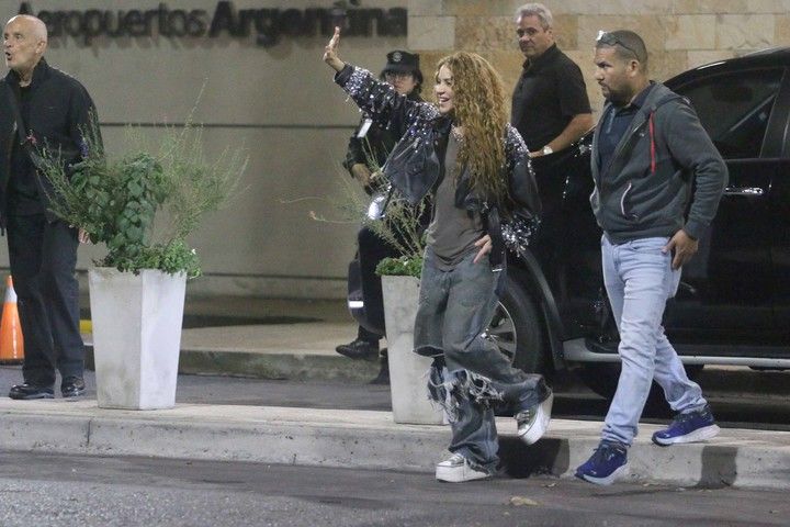 Shakira llegó a la Argentina y descontroló Ezeiza