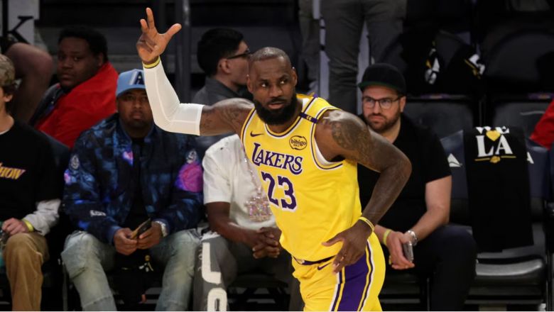 LeBron James es el único jugador con 50.000 puntos combinados
