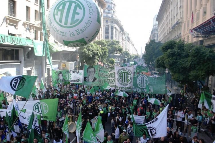 Los despidos estatales superan los 41.000 y se demora el decreto para eliminar organismos públicos