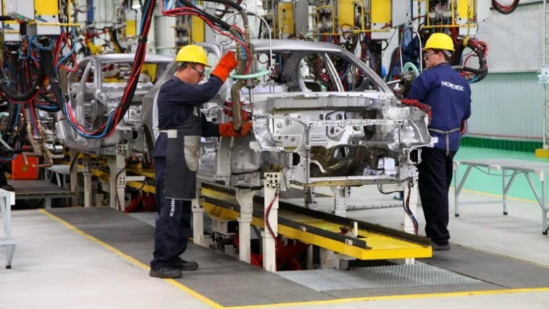 La industria repunta, pero las empresas siguen en alerta