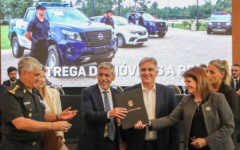 Bullrich presentó en Córdoba la Ley Anti Barras y el curso contra el narcotráfico