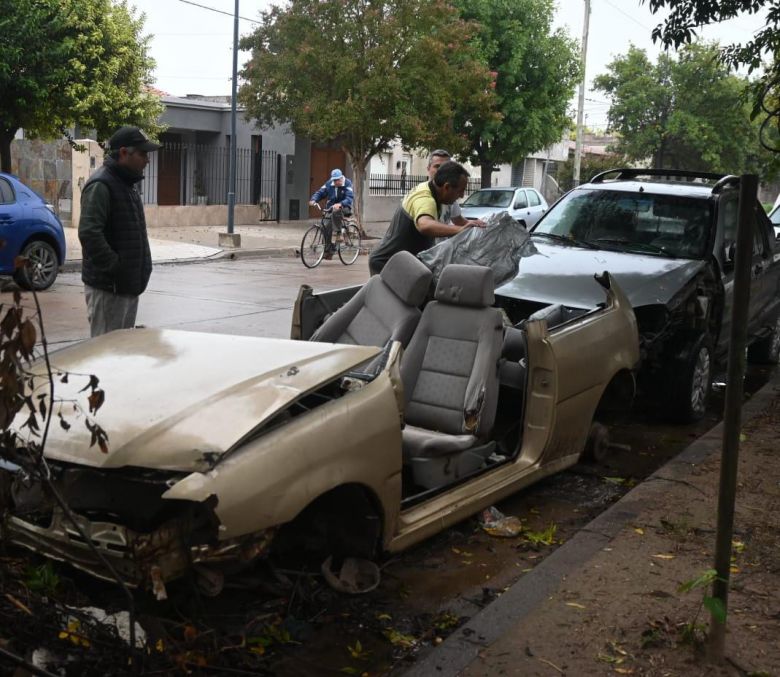 Retiraron 10 automóviles abandonados en la vía pública