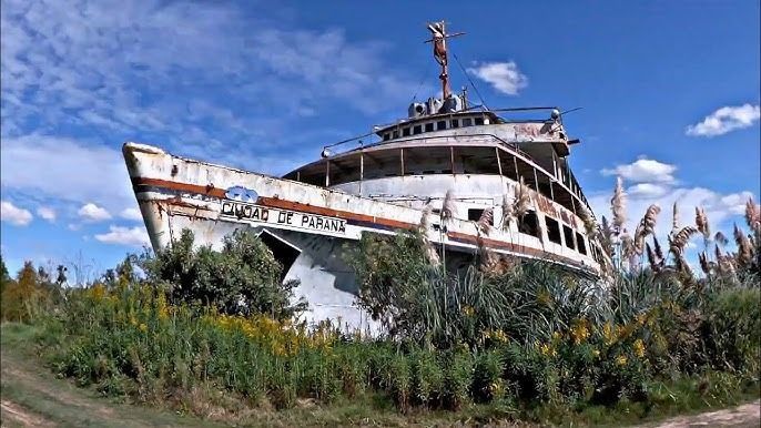 La historia del misterioso barco que terminó como un hotel flotante