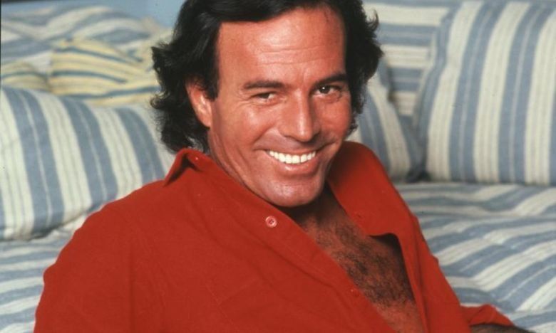 Preocupación por la salud de Julio Iglesias: "De la cintura para abajo, tiene 500 años"