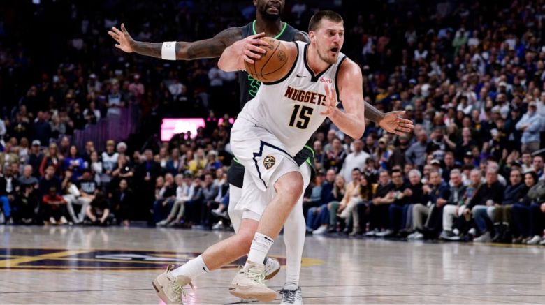 Nikola Jokic hizo historia en la NBA: convirtió 61 puntos, igualó a una leyenda