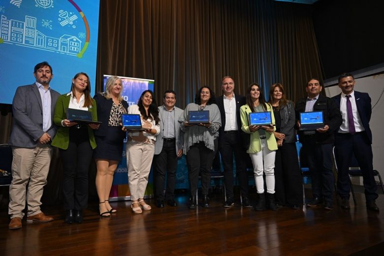 Inició la distribución de 40.000 netbooks en escuelas públicas de toda la provincia