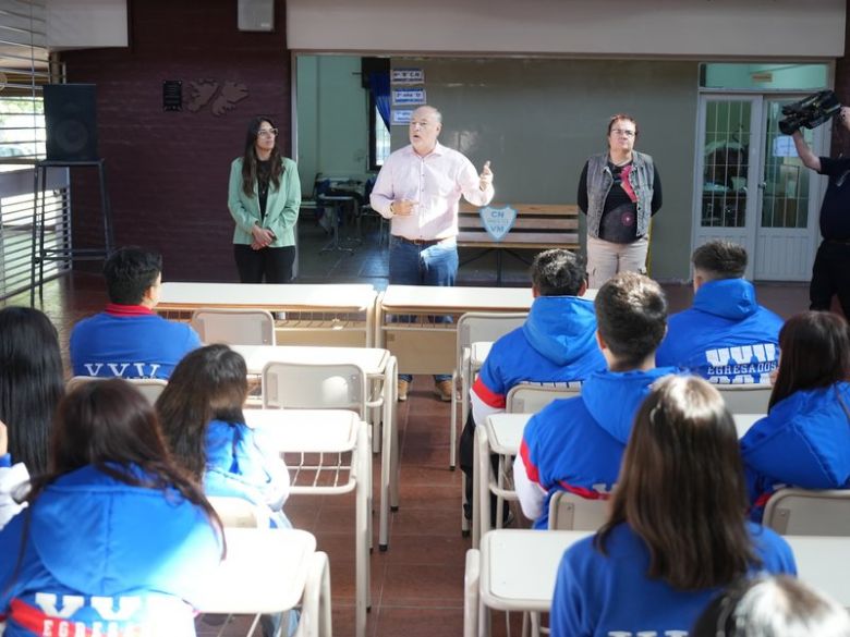El municipio entregó mobiliario escolar al IPEM 275 “Colegio Nacional Villa María”