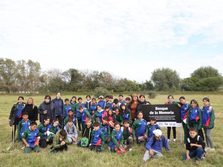 Se inauguró el Bosque de la Memoria en la Escuela Granja