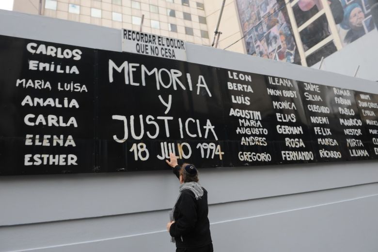 Piden que se aplique el juicio en ausencia para los acusados de la AMIA