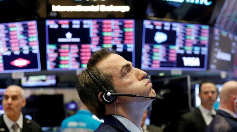 El Riesgo País superó los 1000 puntos y las acciones argentinas caen 7%