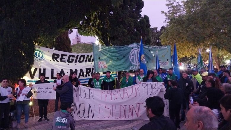Plaza Centenario: diferentes gremios marcharon  previo al paro de este jueves 