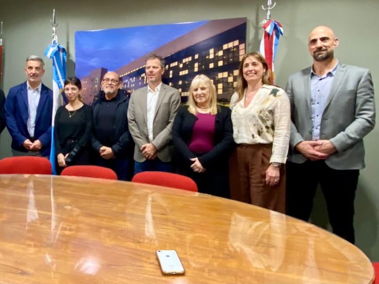 Verónica Navarro Alegre participó de la firma de convenios con Apross