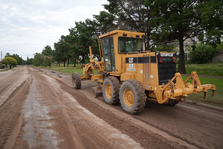 Avanza el plan integral de reparación de calles de tierra en barrios de la ciudad