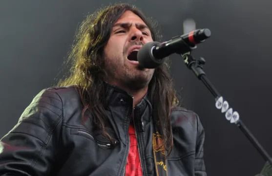 Acusan al cantante de La Mancha de Rolando por atropellar a un motociclista y darse a la fuga