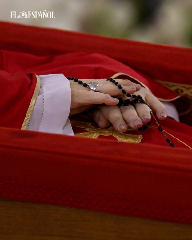 El Vaticano difundió las primeras imágenes del féretro del papa Francisco