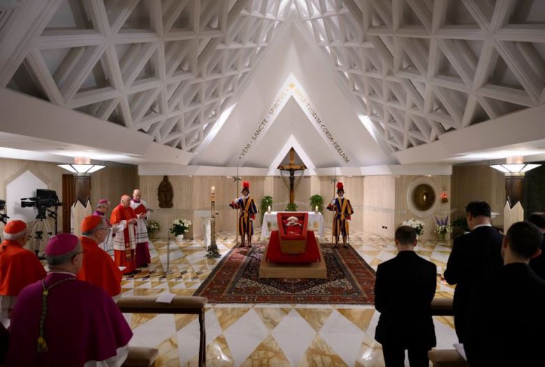 El Vaticano difundió las primeras imágenes del féretro del papa Francisco