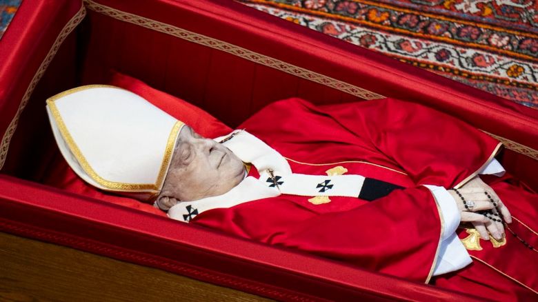 Del cierre del féretro al entierro de Francisco: cuáles son los próximos ritos
