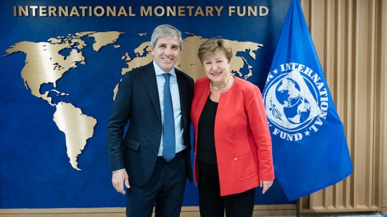 Caputo se reunió con el FMI para monitorear la economía