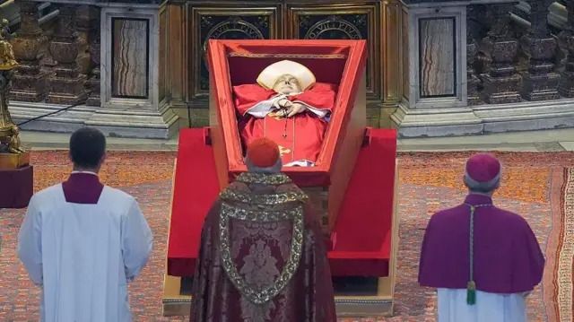 Cómo se ha embalsamado el cuerpo del Papa Francisco