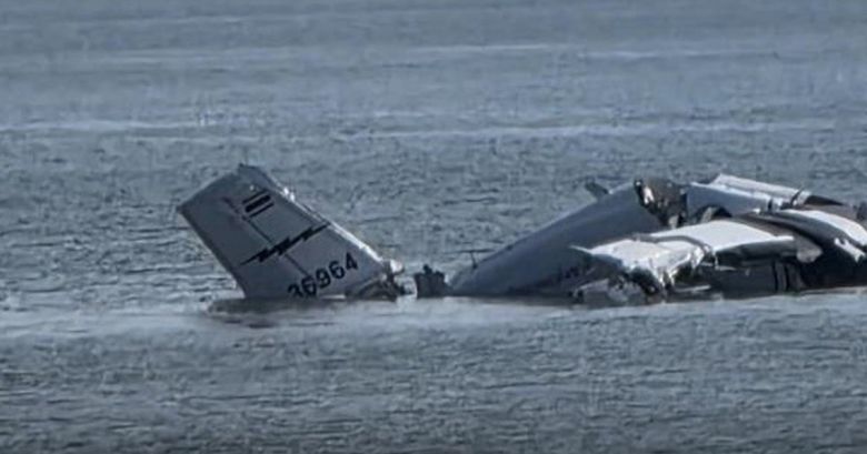 Un avión de la policía tailandesa se estrelló en el mar: se registran la menos seis muertos