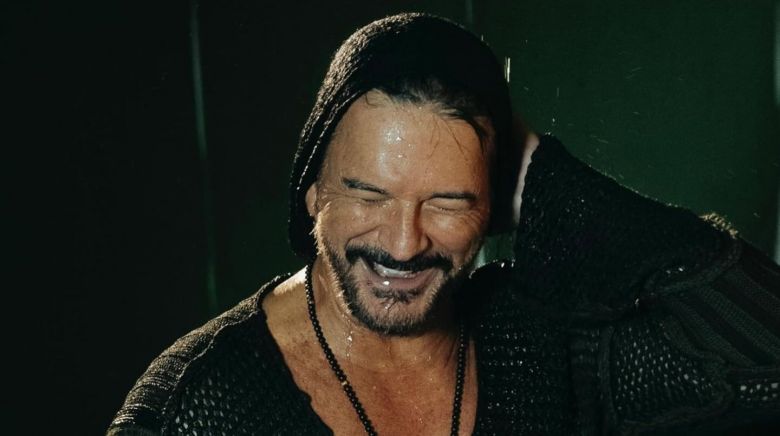 Ricardo Arjona lanzó versiones acústicas e íntimas de los temas de su nuevo disco