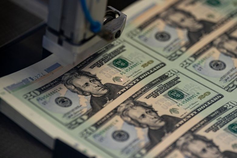 La brecha entre el dólar oficial y el blue quedó por debajo del 3%