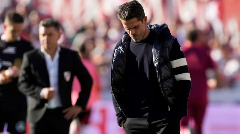 Afuera: Riquelme echó a Gago y Boca se quedó sin entrenador tras el Superclásico