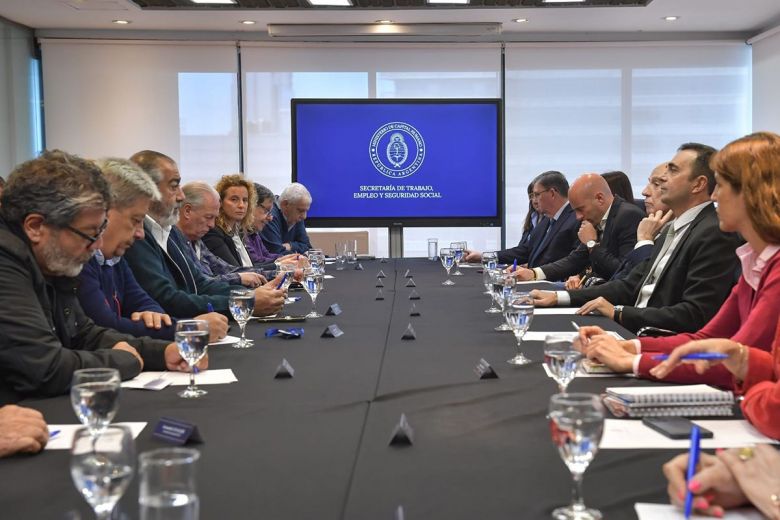 Sin acuerdo por el Salario Mínimo pese a que perdió un 27%
