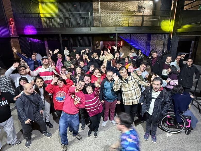 Más de 90 personas participaron de la “Noche de Boliche Inclusiva”