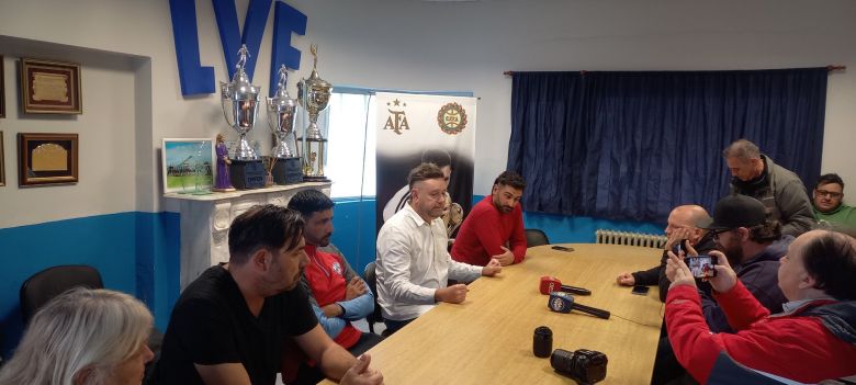 El presidente de la Liga Villamariense de de Fútbol presentó la "Copa País"