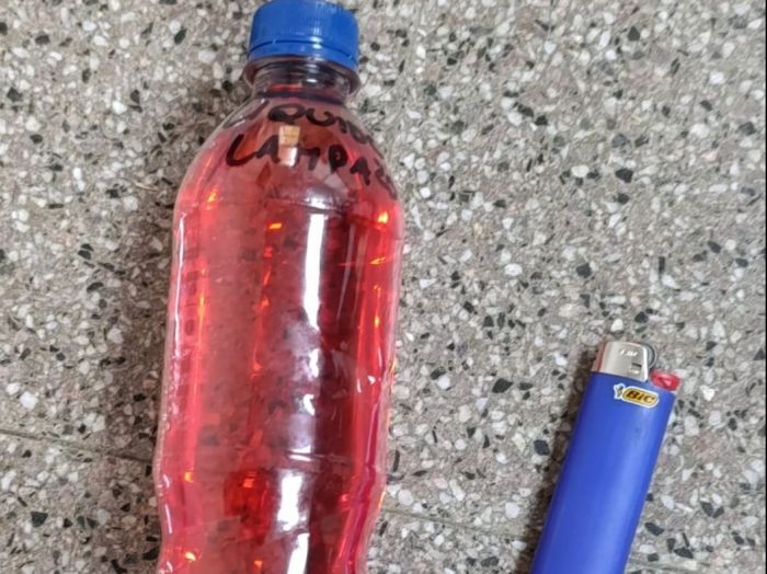 Tenía nafta y encendedor: detuvieron a un hombre que amenazó con prender fuego a policías