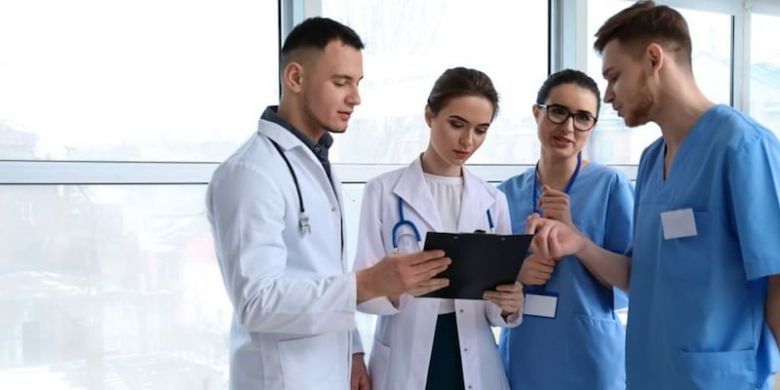 Se conoció cómo se habrían copiado los extranjeros en el Examen de Residencias Médicas