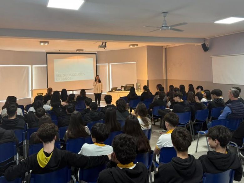 M&aacute;s de 100 estudiantes se capacitaron en Econom&iacute;a Circular