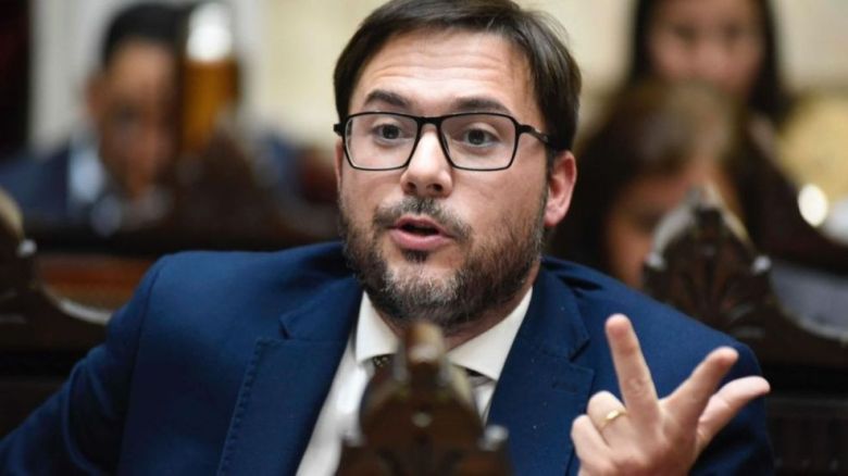 Proponen debatir la remoción de Guillermo Francos en su cargo