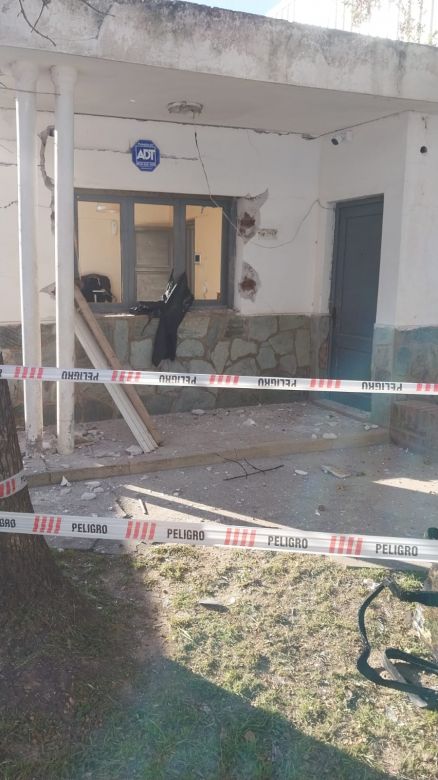 Una pérdida de gas hizo explotar una casa y hay una persona con quemaduras graves