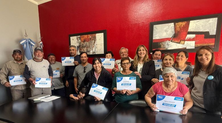 Verónica Navarro recorrió el Departamento San Martín y entregó aportes