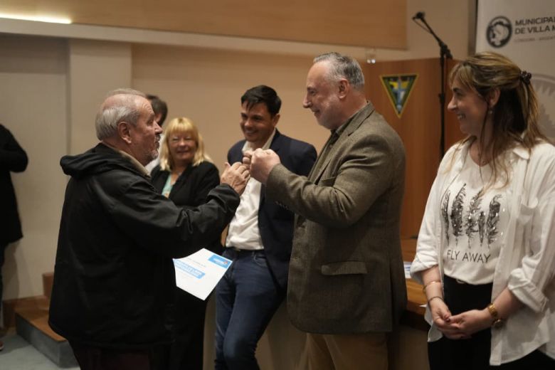 Accastello encabezó la entrega de créditos de "Banco de la Gente" 