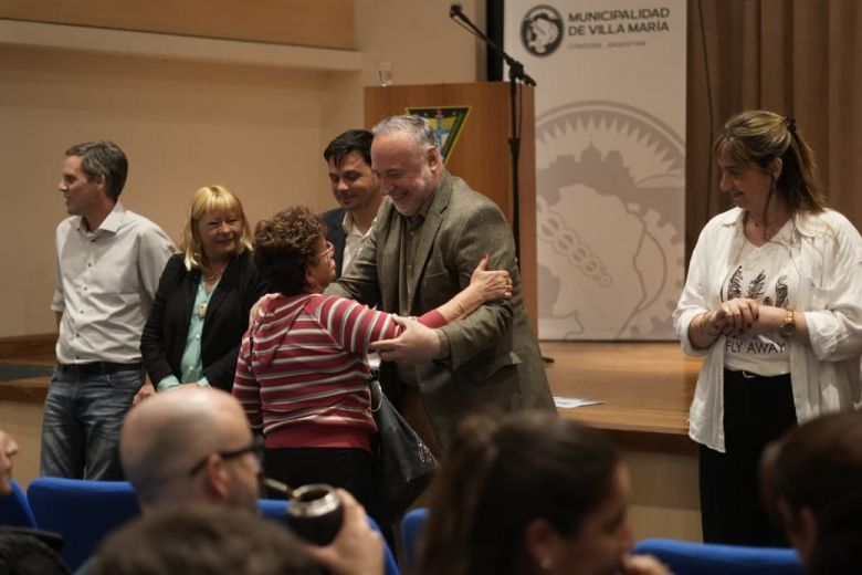 Accastello encabezó la entrega de créditos de "Banco de la Gente" 