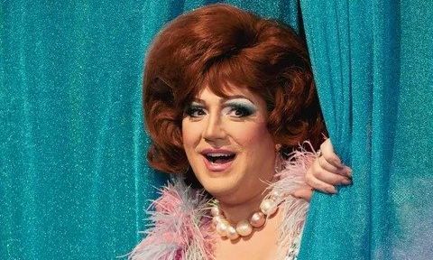 Damián Betular debuta como Edna Turnblad en “Hairspray”: la increíble transformación