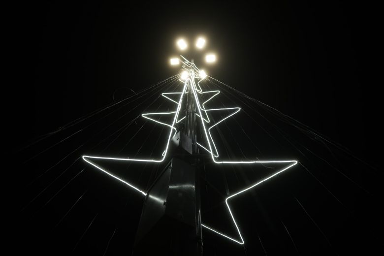 Villa María encendió sus árboles navideños