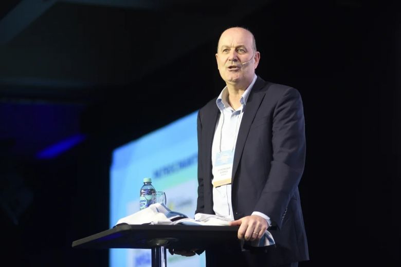 Sturzenegger elogi&oacute; a los argentinos que vacacionan en el exterior: &ldquo;Son h&eacute;roes de la producci&oacute;n"