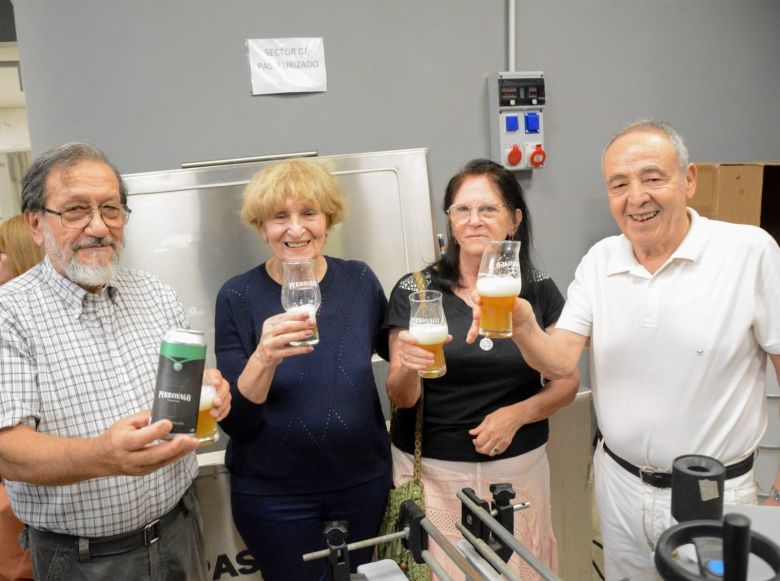 Comenz&oacute; el "Circuito Cervecero" con una visita a la empresa local Perrovago 